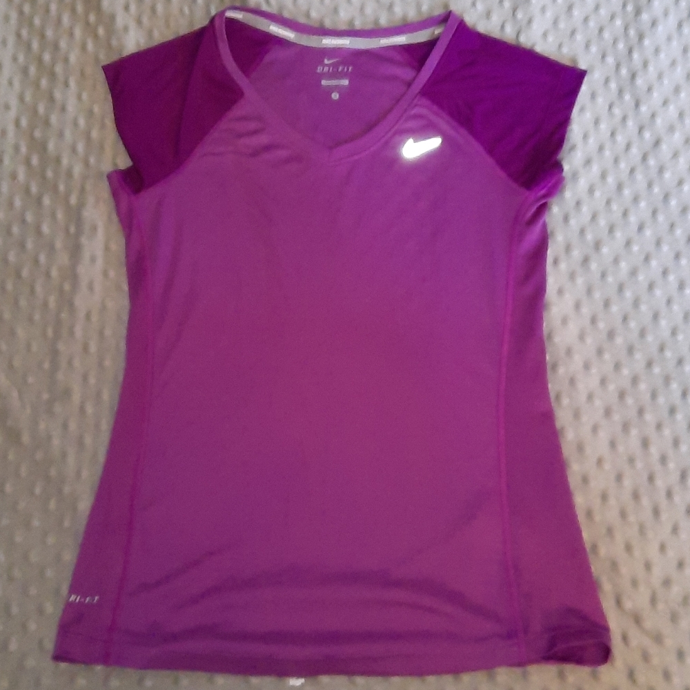 Womans Nike active tee size small